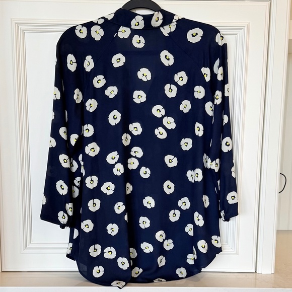 Cabi Go-To Button Up – Navy Daisy Floral Blouse – Size XS - Picture 3 of 4